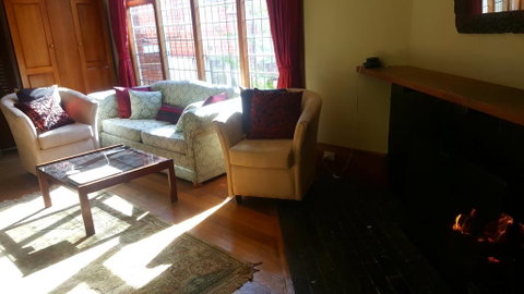 Lynton Lane - Accommodation Newcastle 0