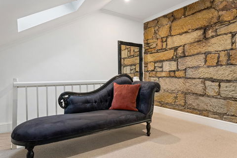 Lythgo's Row Colonial Cottages - Accommodation Newcastle 2