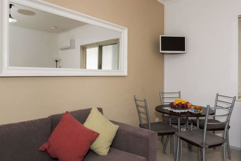 M104 Central Location In Free Transit Zone - Accommodation Newcastle 0