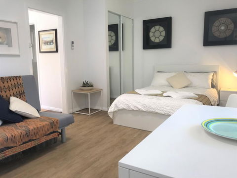 M207 Within The Free Transit Zone. Central Studio - Accommodation Newcastle 0