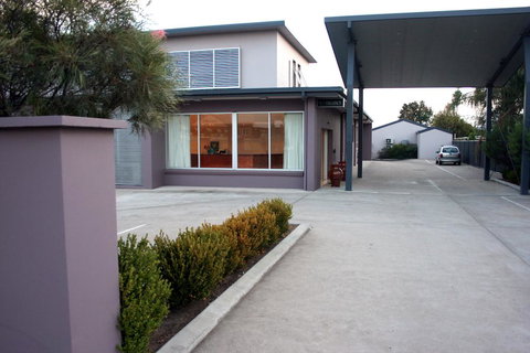 Mackellar Motel - Accommodation Newcastle 0