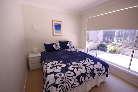 MAGIC BEACH HOUSE - PET FRIENDLY - Accommodation Newcastle 3