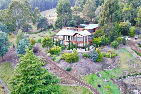 MAGICAL MOUNTAIN RETREAT - 20 Mins To CBD And Only 10 To MONA! - Accommodation Newcastle 0