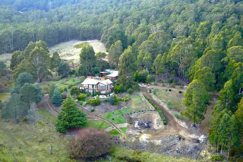 MAGICAL MOUNTAIN RETREAT - 20 Mins To CBD And Only 10 To MONA! - Accommodation Newcastle 1