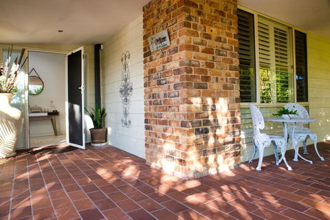 Magnificent Lakeview House - Long Jetty - Accommodation Newcastle 2