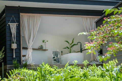 Magnolias On Mernda - Accommodation Newcastle 2