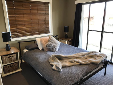 Maison Noir 1 - Accommodation Newcastle 1