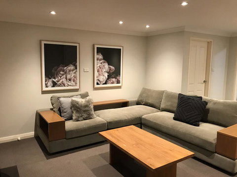 Maison Noir 1 - Accommodation Newcastle 2