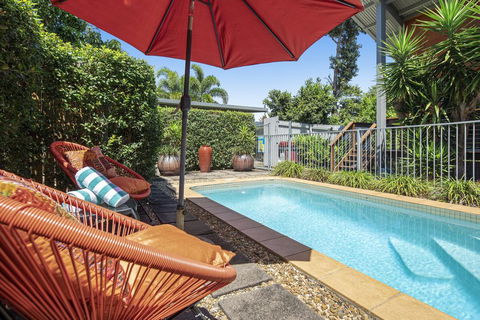MANDALAY ESCAPE, SECLUSION & SERENITY WITH A POOL - Accommodation Newcastle 3