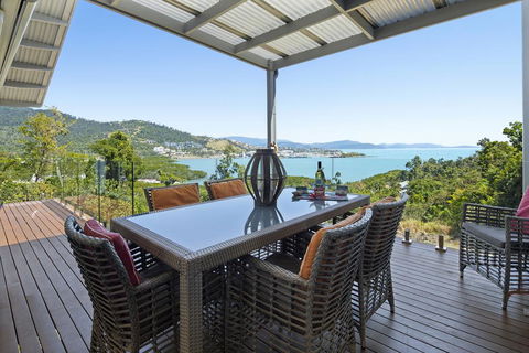 MANDALAY ESCAPE, SECLUSION & SERENITY WITH A POOL - Accommodation Newcastle 1