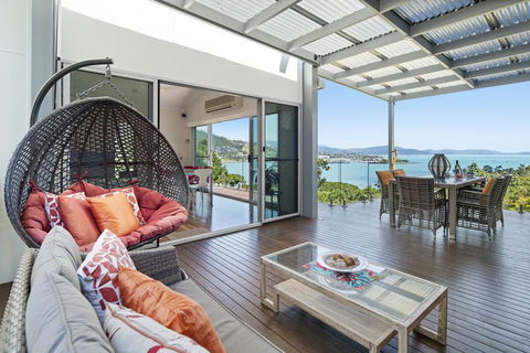 MANDALAY ESCAPE, SECLUSION & SERENITY WITH A POOL - Accommodation Newcastle 0
