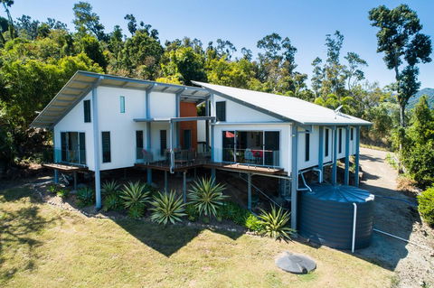 MANDALAY ESCAPE, SECLUSION & SERENITY WITH A POOL - Accommodation Newcastle 2