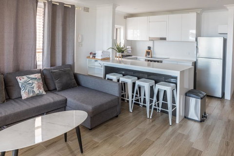 Manly Beachfront Apartment - Accommodation Newcastle 3