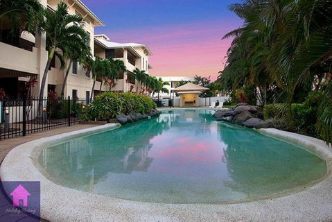 Marina View Apartment - Walk To The Strand - Accommodation Newcastle 0