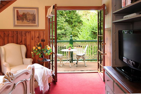 Mary Cards Coach House - Accommodation Newcastle 2