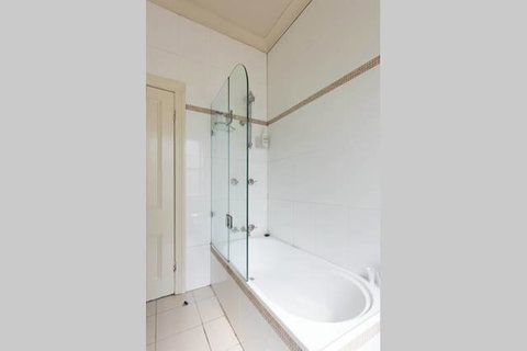 Master Room With Air Con - Accommodation Newcastle 1