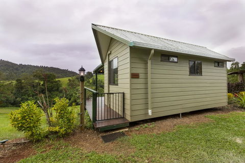 Mena Creek Flower House - Accommodation Newcastle 0