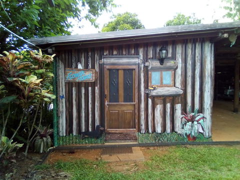 Mena Creek Flower House - Accommodation Newcastle 1