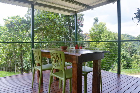Mena Creek Flower House - Accommodation Newcastle 2