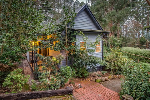 Merrow Cottages - Forest Edge - Accommodation Newcastle 1