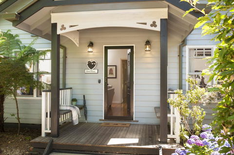 Merrow Cottages - Gatehouse - Accommodation Newcastle 1