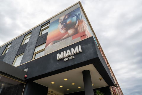 Miami Hotel Melbourne - Accommodation Newcastle 0