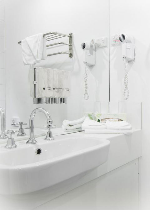 Miami Hotel Melbourne - Accommodation Newcastle 3