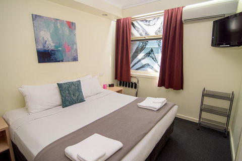 Miami Hotel Melbourne - Accommodation Newcastle 1
