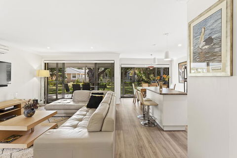 Mistral Close, 6, Mistral House - Accommodation Newcastle 1