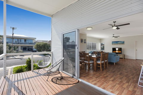 Moana Dreams - Accommodation Newcastle 0