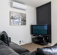 Modern 1 Bedroom Apartment in North Melbourne - Accommodation Newcastle
