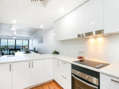 Modern 2 Bedroom River View Apartment In Docklands - Accommodation Newcastle 1