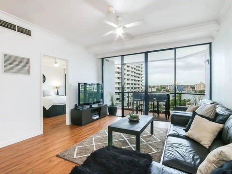 Modern 2 Bedroom River View Apartment In Docklands - Accommodation Newcastle 0