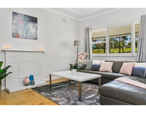 Modern Aus Home On The Edge Of North Ryde Oval - Accommodation Newcastle 0