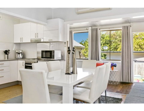 Modern Aus Home On The Edge Of North Ryde Oval - Accommodation Newcastle 1