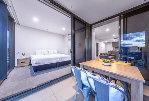 Modern, Carefree Living Style APT In Toowong&View - Accommodation Newcastle 2