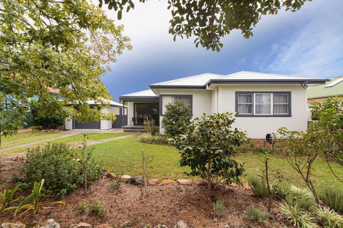 Mograni Views - Accommodation Newcastle 2