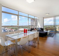 Moore to See - Modern and Spacious 3BR Zetland Apartment with Views over Moore Park - Accommodation Newcastle