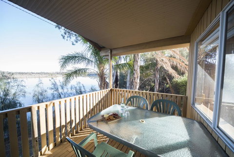 Mundic Waterfront Cottages - Accommodation Newcastle 0