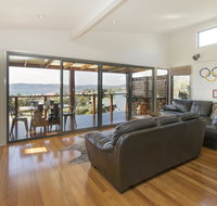 Ned Kelly's Retreat - Sophisticated style with modern convenience and magical outlook - Accommodation Newcastle