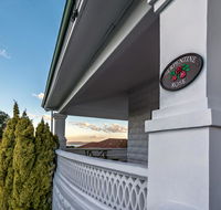 Serpentine Rose - Accommodation Newcastle