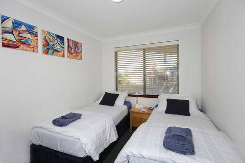 Beachfront @ Scarbs - Accommodation Newcastle 8