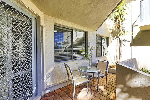 Beachfront @ Scarbs - Accommodation Newcastle 11