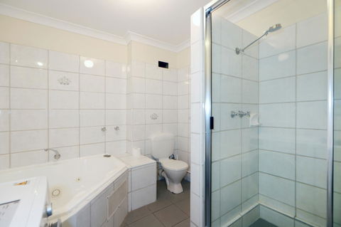 West Beach Lagoon 114 â€“ Ocean Views - Accommodation Newcastle 10