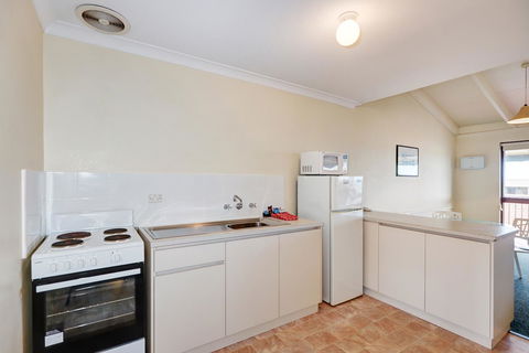 West Beach Lagoon 114 â€“ Ocean Views - Accommodation Newcastle 5