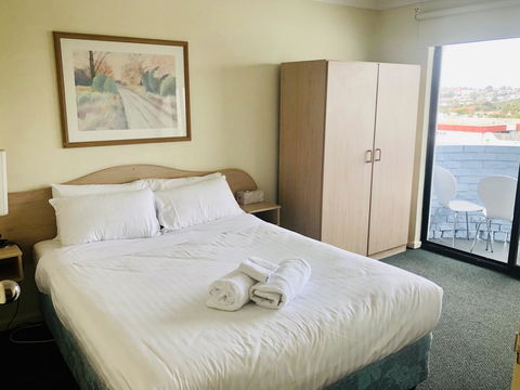 West Beach Lagoon 114 â€“ Ocean Views - Accommodation Newcastle 6