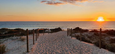West Beach Lagoon 114 â€“ Ocean Views - Accommodation Newcastle 22