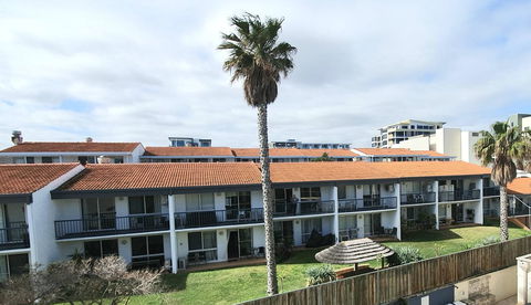 West Beach Lagoon 114 â€“ Ocean Views - Accommodation Newcastle 13