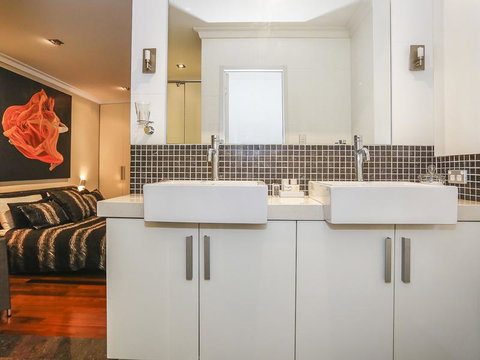 New York On King - Accommodation Newcastle 2