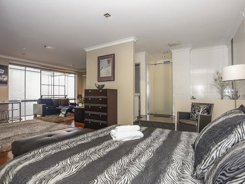 New York On King - Accommodation Newcastle 8
